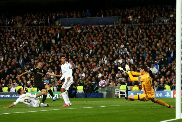 Courtois clears Gabriel Jesús's shot / Photo: UEFA