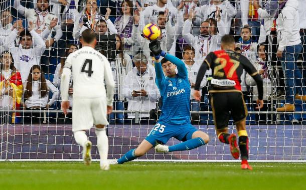 Courtois detiene un chut lejano de Bebé I Foto: Real Madrid