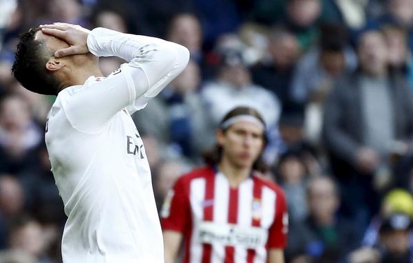Cristiano se lamenta de la derrota por 0-1 frente al Atlético de Madrid. | FOTO: Reuters