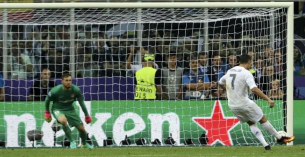 Cristiano efectuando el penalti decisivo | Foto: UEFA