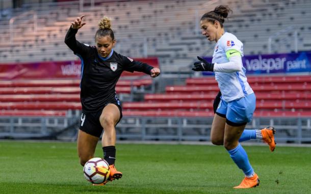 Sarah Gorden (left) and Carli Lloyd (right) fighting for the ball l Source: chicagoredstars.com