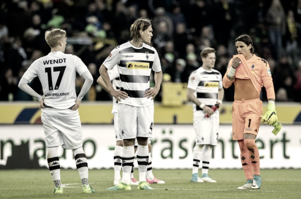 Los jugadores del Borussia en la derrota ante el Dortmund | Foto: borussia.de