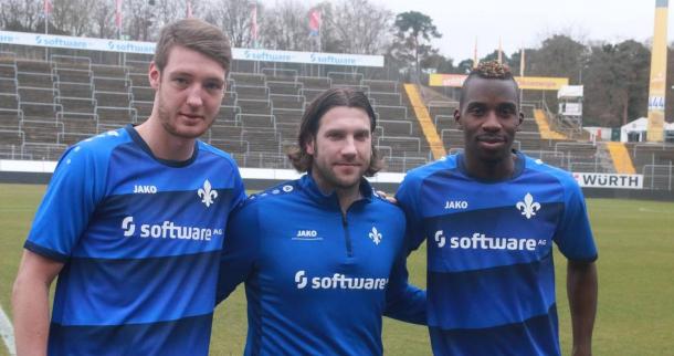 Banggaard (left) and Kamavuaka (right) being unveiled by Frings. | Photo: SV Darmstadt 98