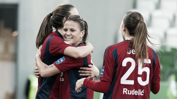 Amber Hearn celebrates putting Jena 2-0 up (Source: DFB.com)
