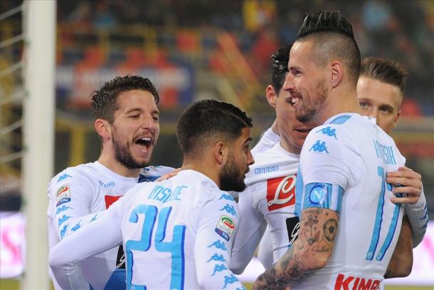 Mertens, Insigne, Callejón y Hamsik celebrando un gol ante el Bolonia | Foto: Nápoles