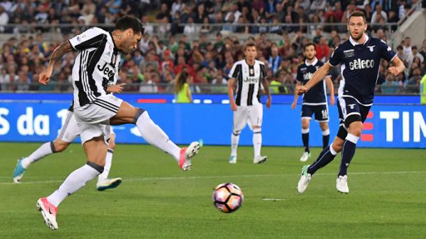 Il goal del vantaggio firmato da Dani Alves in Coppa Italia | Foto: LazioNews24