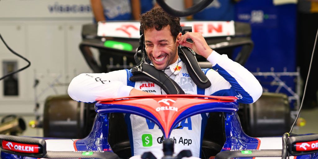 Ricciardo sorniendo en el coche / Fuente: Car and Driver