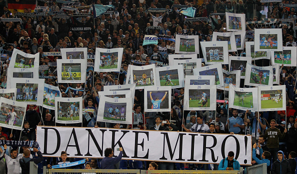 'Danke Miro': torcida da Lazio agradeceu os trabalhos prestados por Klose (Foto: Paolo Bruno/Getty Images)