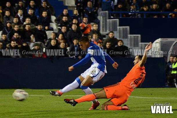 Darwin, en el momento de anotar su gol | Foto: Gema Gil (Vavel)