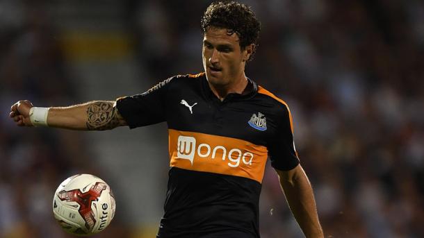 Janmaat is action for United against Fulham. (Photo: skysports.com)