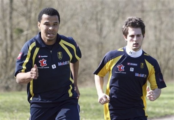 Davies recuperándose con el Sochaux (Imagen: theoriginalwinger.com)