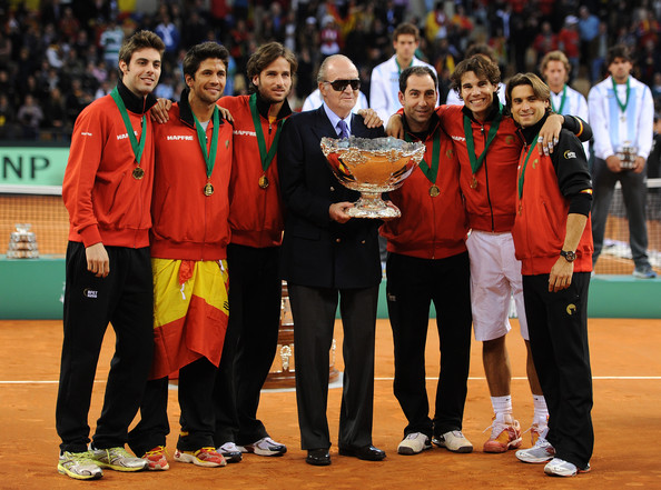 Spain posing with the Davis Cup trophy following their last triumph in 2011 over Argentina (Photo by Jasper Juinen / Source : Getty Images)