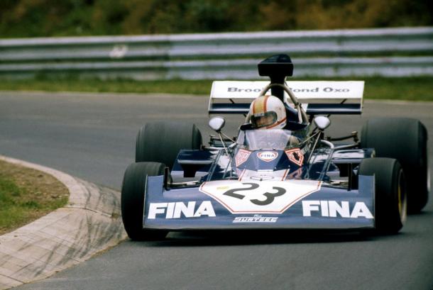 Mike Hailwood no tuvo tanto éxito en las cuatro ruedas, pero logró dos pódiums. Foto: Pinterest