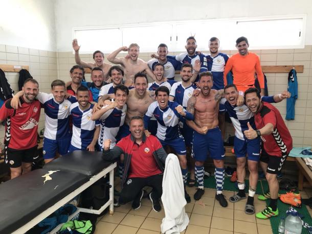 Jugadores del CE Sabadell celebrando una victoria en el vestuario | Foto: CE Sabadell