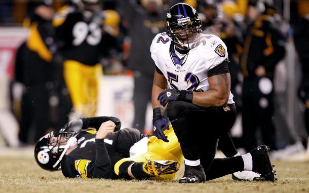 Ray Lewis looks on after sacking the quarterback (Photo: Riplee Garcia/ Pinterest)