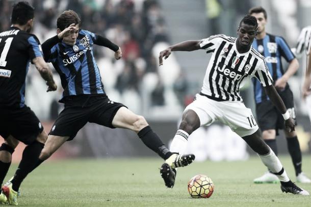 Above: Marten de Roon in action for Atlanta against Juventus' Paul Pogba | Photo: Evening Gazette 