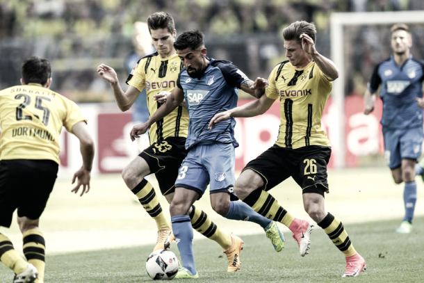 Demirbay (el mejor del Hoffenheim) lucha contra tres futbolistas aurinegros | Foto: achtzehn99.de