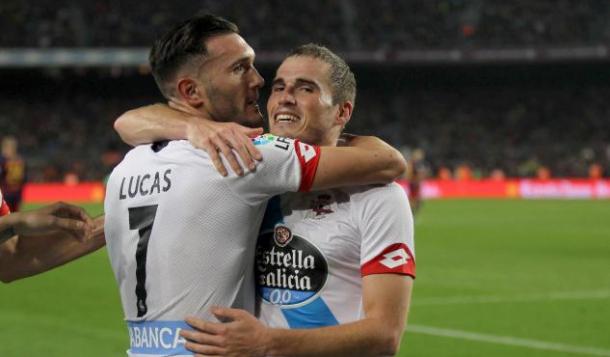 Lucas y Álex celebran el empate en el Camp Nou | Foto: EFE.