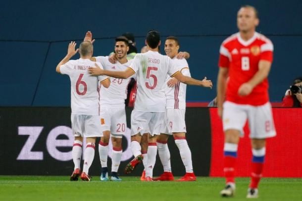 La selección española, con un partido algo irregular, se mantiene por delante en el marcador, a pesar del susto en forma de gol que consiguió Rusia al filo del descanso. | Fuente: REUTERS