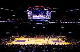 Anthony Davis faz jogo antológico e Lakers vence a 1º batalha