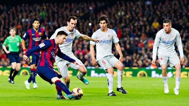 Messi dribla la zaga colchonera | Foto: Getty