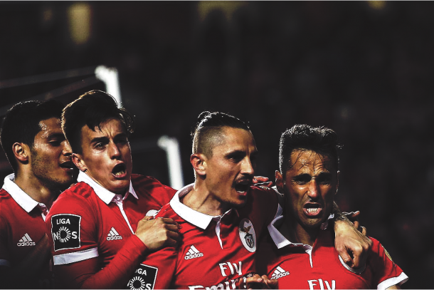 Los jugadores del Benfica abrazan a Jonas | Foto: SL Benfica