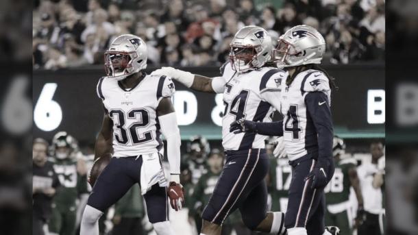 Devin McCourty y Shephon Gilmore son los jugadores mas destacados de la mejor secundaria de la NFL (foto Patriots.com)