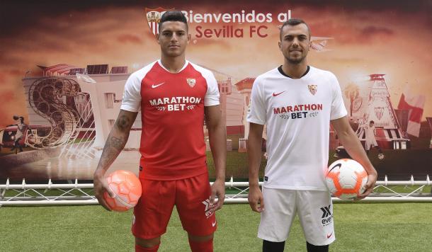 Diego Carlos y Jordán siendo presentados. Fuente: Sevilla FC
