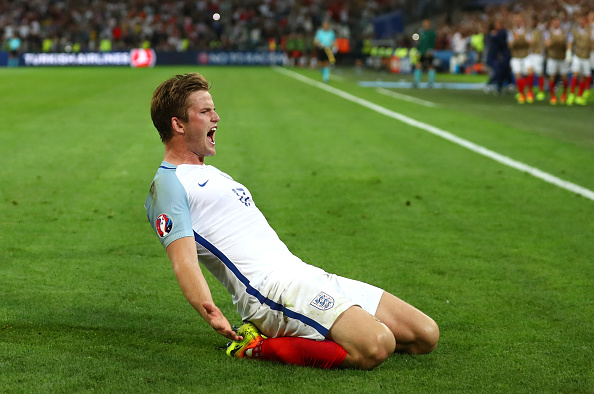 De falta, Dier abriu o placar para o time inglês (Foto: Lars Baron/Getty Images)