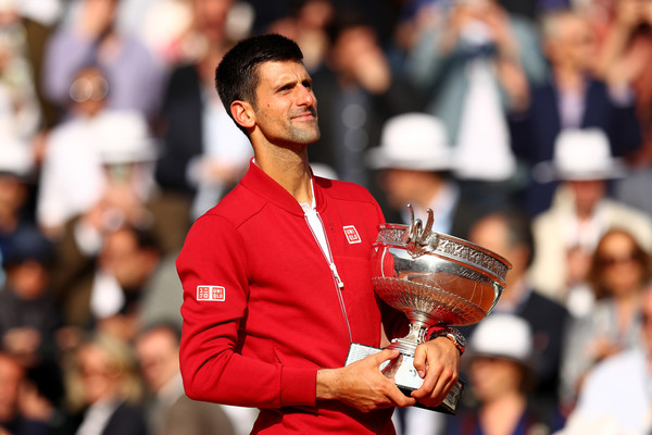 Djokovic holding the Coupe des Mosquitaires following his French Open victory over Murray (Photo by Julian Finney / Source : Getty Images)