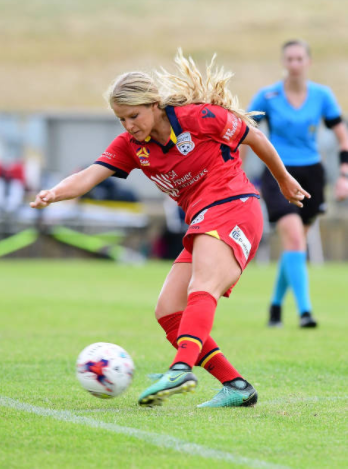 Doniak takes a shot and scores her third goal of the match in a 3-1 victory over the Perth Glory in Round 3 of the Westfield W-League 2017/18 Season. | Photo: Mark Brake - Getty Images