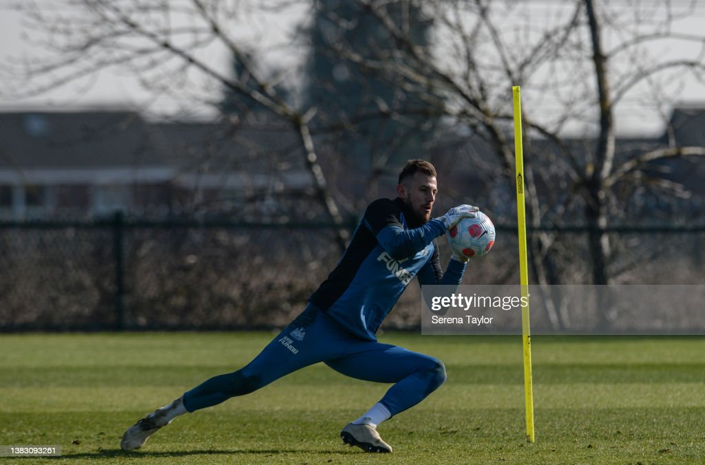 <strong><a  data-cke-saved-href='https://www.vavel.com/en/football/2022/01/09/newcastle-united/1097939-the-warm-down-newcastle-united-suffer-fa-cup-humiliation-against-league-one-cambridge-united.html' href='https://www.vavel.com/en/football/2022/01/09/newcastle-united/1097939-the-warm-down-newcastle-united-suffer-fa-cup-humiliation-against-league-one-cambridge-united.html'>Martin Dubravka</a></strong> in action for Newcastle in training yesterday, <a id='5JCrnfOcTP5TOdhr2zAsiw' class='gie-single'  data-cke-saved-href='http://www.gettyimages.com/detail/1383093261' href='http://www.gettyimages.com/detail/1383093261' target='_blank' style='color:#a7a7a7;text-decoration:none;font-weight:normal !important;border:none;display:inline-block;'>Embed from Getty Images</a><script>window.gie=window.gie||function(c){(gie.q=gie.q||[]).push(c)};gie(function(){gie.widgets.load({id:'5JCrnfOcTP5TOdhr2zAsiw',sig:'OfFSpIhOkAaqJPaYwlbHXfMG4RPNKRv7YlPxzrLX3vA=',w:'594px',h:'392px',items:'1383093261',caption: true ,tld:'com',is360: false })});</script><script src='//embed-cdn.gettyimages.com/widgets.js' charset='utf-8' async></script>