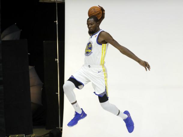 Durant se divirtió en el Media Day y espera hacer lo mismo en la pista (Foto: Associated Press)