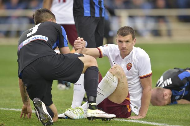 Dzeko durante el partido ante la Atalanta. / Foto: asroma.com