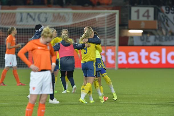 Sweden celebrate at full time, whilst the Dutch looked dejected. | Photo: Jonas Ekströmer