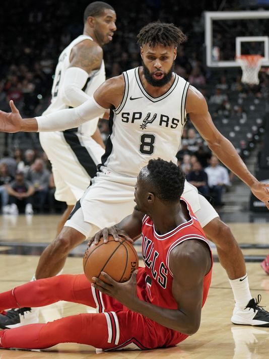 San Antonio Spurs' Patty Mills (8), of Australia, guards Chicago Bulls' Bobby Portis during the first half of an NBA basketball game, Saturday, Nov. 11, 2017, in San Antonio. (Photo: The Associated Press)