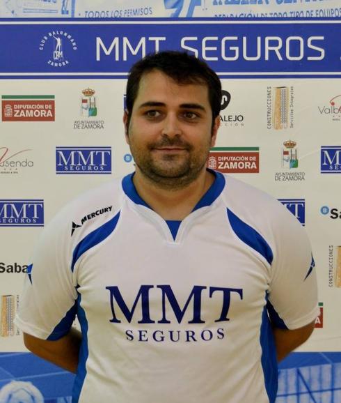 Edu García con la camiseta zamorana | Foto: MMT Seguros Zamora