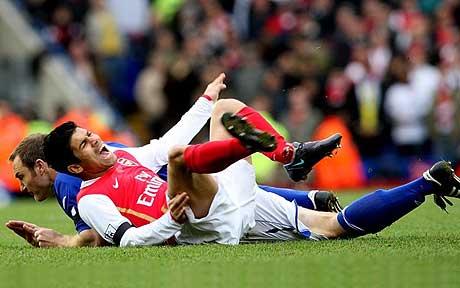 Eduardo's reels in pain after breaking his leg | Photo: telegraph.co.uk
