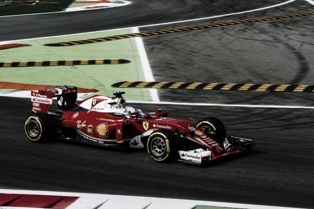 Sebastian Vettel pasando por las dos primeras curvas | Foto: Scuderia Ferrari