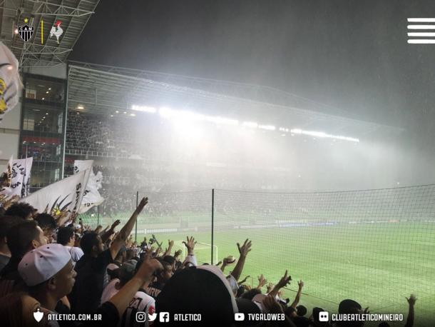 Imagem do momento em que choveu granizo no Horto (Foto: Divulgação/Atlético)