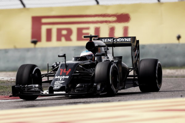 Alonso rueda sobre el trazado chino | Twitter oficial de McLaren