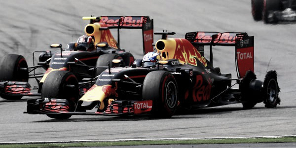 Ricciardo intenta llegar a boxes | Twitter oficial de la F1