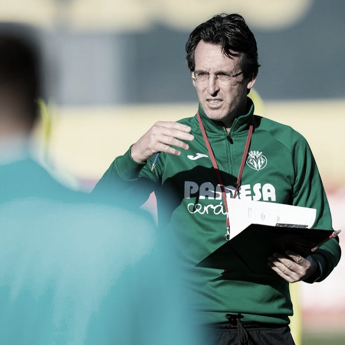 Emery dirigiendo un entrenamiento del Villarreal. | Foto: @VillarrealCF