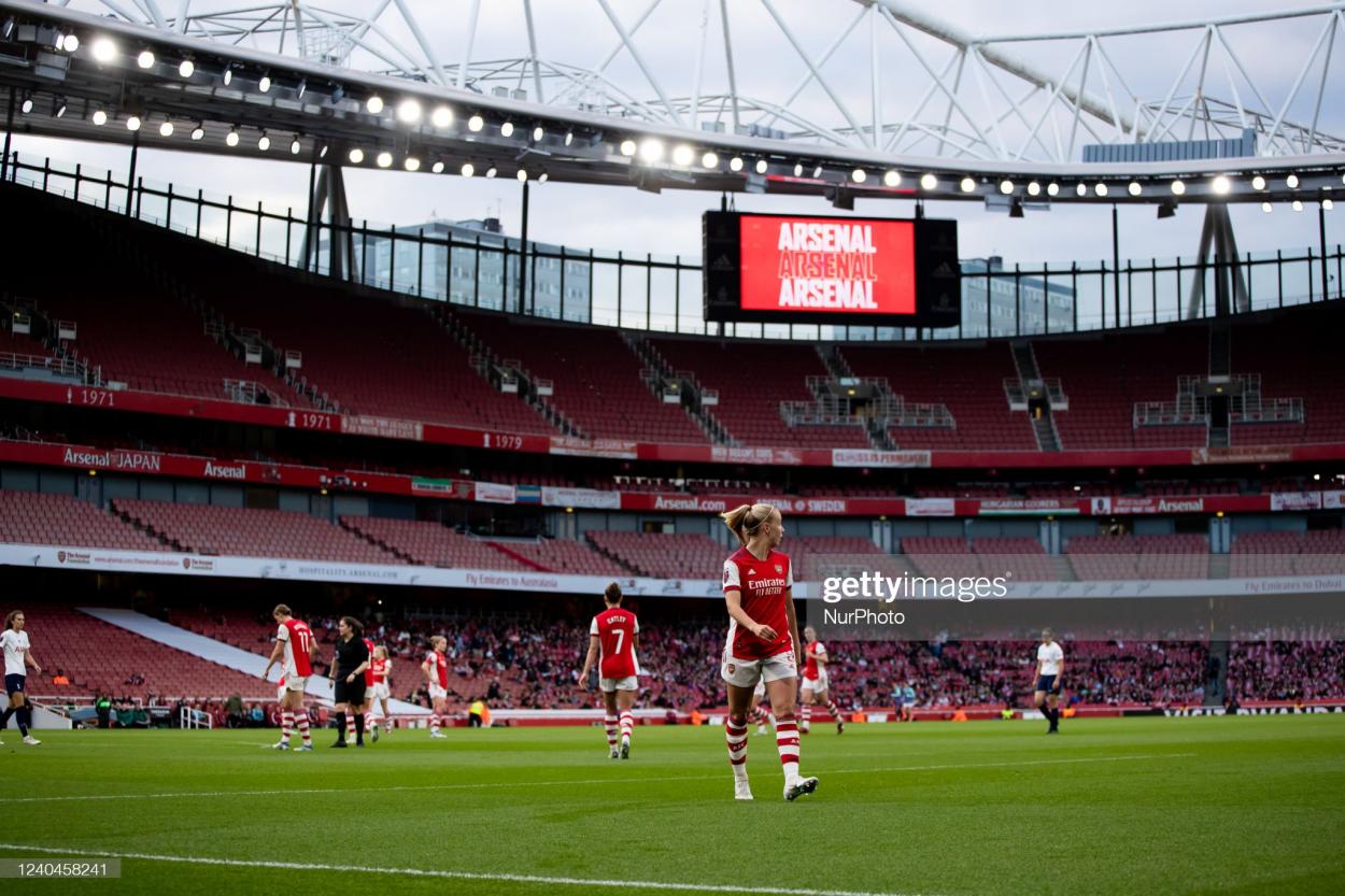 Beth Mead of Arsenal controls the ball during the Barclays FA Women's Super League match between Arsenal and Tottenham Hotspur at the Emirates Stadium on 4th May 2022. (Photo by Federico Maranesi/MI News/NurPhoto via Getty Images)
