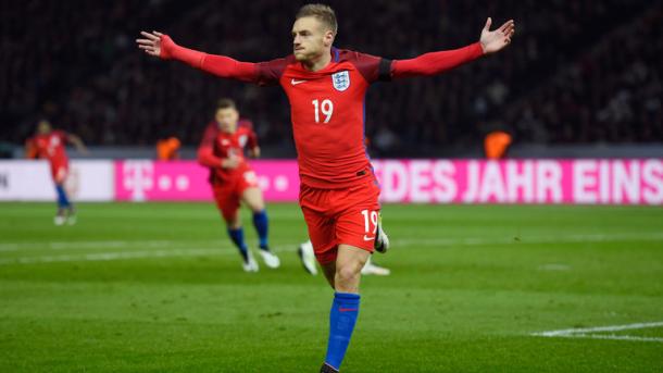 Vardy celebrando el segundo gol de Inglaterra. Fuente: SkySports