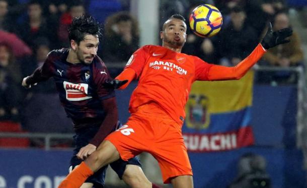 En-Nesyri controlando el balón | Málaga CF (web)