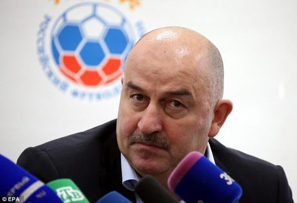Stanislav Cherchesov, entrenador de Rusia, en una rueda de prensa I Foto: EPA