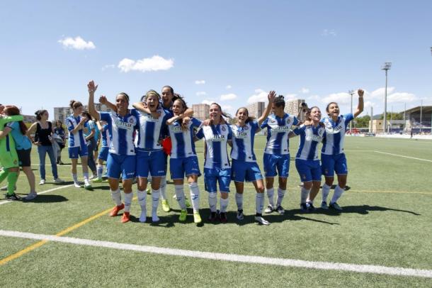 Las jugadoras del Espanyol celebran la permanencia | Fotografía: Espanyol