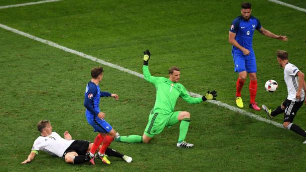 Griezmann scoring his seocnd goals against Germany in the semi-final | Photo: Getty