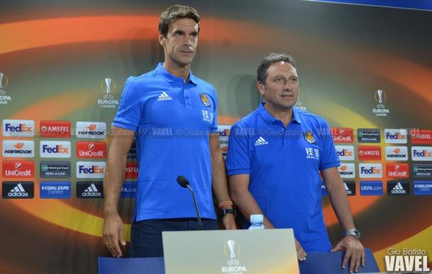 Xabi Prieto y Eusebio Sacristán antes de la rueda de prensa. Foto: Giovanni Batista (VAVEL)